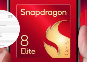 Kolase yang menampilkan hasil skor Snapdragon 8 Elite Gen 5 di Geekbench yang mencapai 12.402 poin, di samping logo resmi chipset tersebut.
