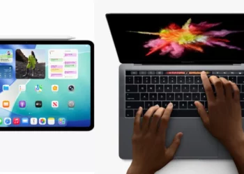 Gambar perbandingan antarmuka iPadOS di iPad Pro dan macOS di MacBook Pro, menggambarkan evolusi dan potensi hadirnya MacBook layar sentuh dari Apple.