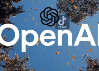 Logo OpenAI dan TikTok disatukan sebagai representasi rencana OpenAI meluncurkan aplikasi pesaing TikTok berbasis AI.