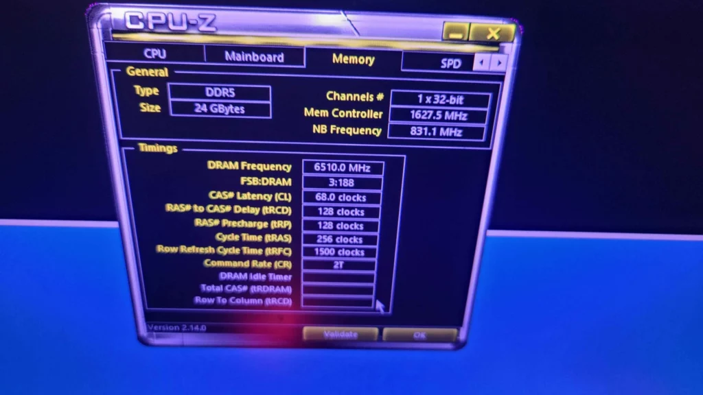 Detail timing memori di CPU-Z untuk rekor Overclocking RAM DDR5, yang menunjukkan latensi CAS (CL) 68 dan timing sekunder yang sangat longgar.