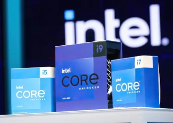 Tiga kotak prosesor Intel Core i5, i7, dan i9 yang pembaruan driver GPU Intel-nya kini dipisah dari seri Arc dan Core Ultra.
