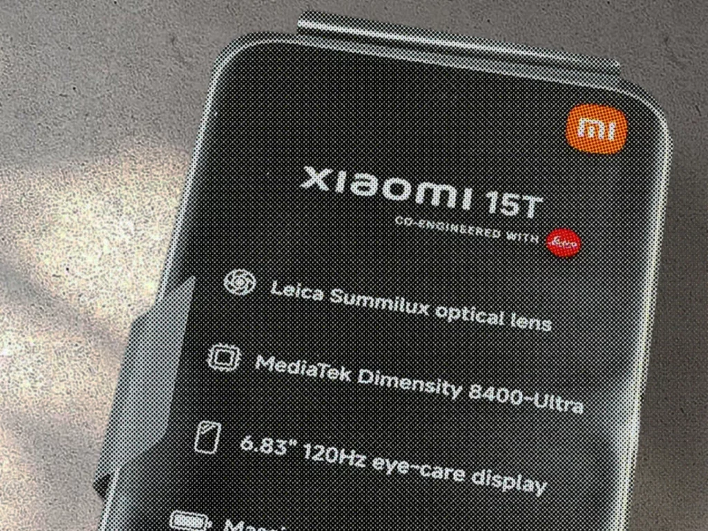 Close-up spesifikasi Xiaomi 15T yang tercetak di lapisan pelindung, menunjukkan penggunaan chipset MediaTek Dimensity 8400-Ultra.
