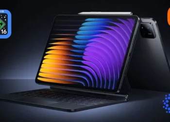 Tablet Xiaomi Pad 8 dengan aksesoris keyboard dan stylus, menampilkan layar besar yang akan ditenagai oleh Snapdragon 8 Elite.