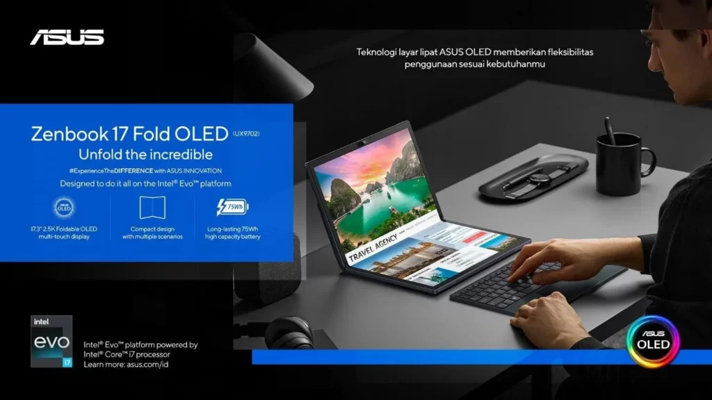 Pengguna memakai laptop layar lipat ASUS Zenbook 17 Fold OLED, salah satu bukti pilar ketiga strategi bisnis ASUS yaitu inovasi konstan.