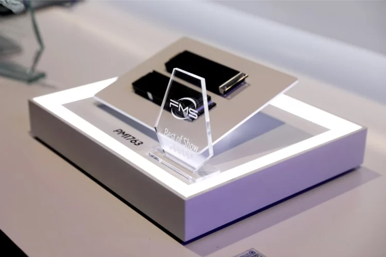 SSD Samsung PM1763 yang memenangkan penghargaan, contoh dari teknologi SSD PCIe Gen6 yang akan mencapai kapasitas 512 TB untuk era AI.