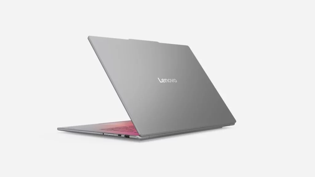 Tampilan sisi belakang laptop Lenovo Yoga Slim 7i dengan desain premium berwarna silver, menonjolkan logo Lenovo.