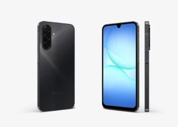 Tampilan tiga sudut dari HP Samsung A17 4G dalam warna hitam, menunjukkan desain bodi belakang, samping, dan layar depan.