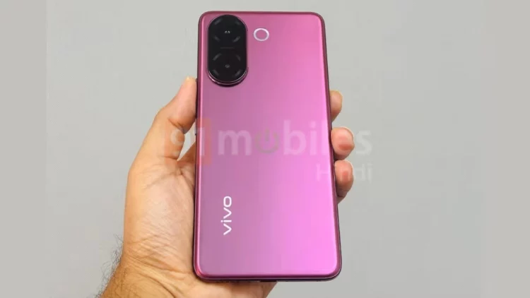 Tampilan wujud asli HP Vivo V60e dalam warna Elite Purple, menunjukkan desain bodi yang diklaim tahan banting dan modul kamera belakangnya.