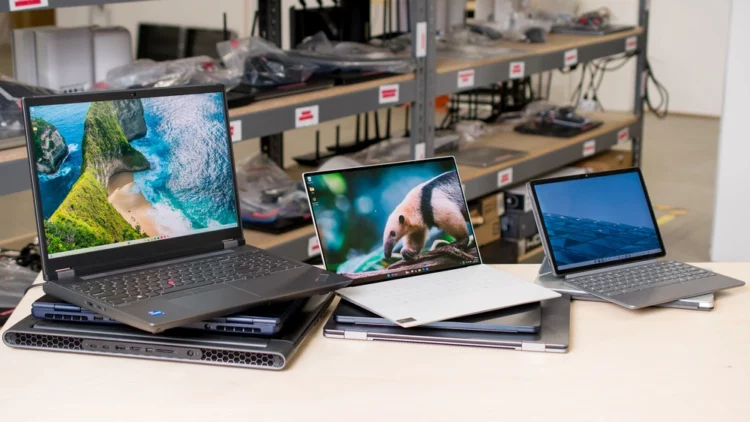 Jajaran laptop tipis terbaik dari berbagai merek yang sedang diuji untuk artikel rekomendasi, menunjukkan keragaman pilihan di bawah 15 juta.