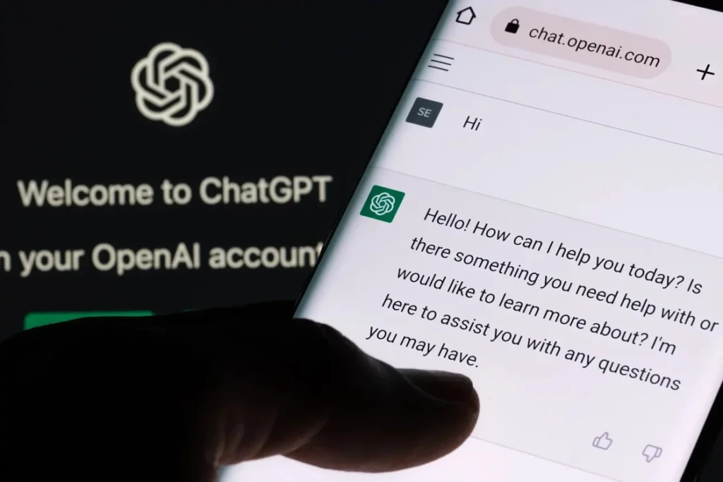 Seseorang sedang berinteraksi dengan ChatGPT di smartphone, mengilustrasikan cara orang memakai ChatGPT yang beragam, mulai dari bertanya tugas hingga jadi teman curhat.