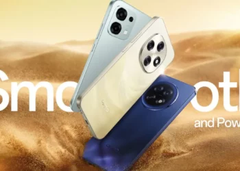 Tiga varian HP Oppo F31 Pro series ditampilkan di lanskap gurun, mengilustrasikan ketahanan bodi anti rusak dan kekuatan baterai 7.000 mAh yang diusungnya.