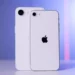 Dua unit iPhone SE atau iPhone standar (model lama) berwarna putih berjejer dengan desain kamera tunggal yang ringkas.