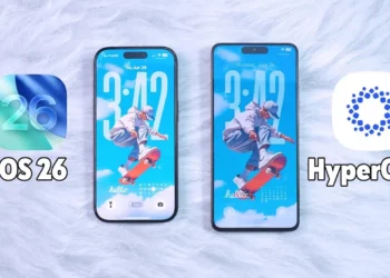 Gambar perbandingan berdampingan antara antarmuka Xiaomi HyperOS 3 dan Apple iOS 26, yang menjadi inti dari pertarungan fitur HyperOS 3 vs iOS 26.