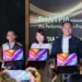 Jajaran manajemen ASUS Indonesia saat memegang laptop ASUS ProArt P16 di atas panggung pada acara peluncuran resminya di Jakarta.