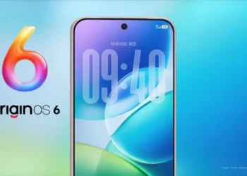 Poster resmi yang menampilkan tampilan OriginOS 6 di layar kunci smartphone Vivo, dengan logo OriginOS 6 di sebelahnya.