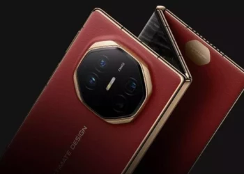 Dua smartphone lipat Huawei berwarna merah marun dengan aksen emas, menunjukkan modul kamera belakang X-Image yang menonjol.