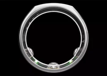 Ilustrasi smart ring dengan baterai lithium-ion yang menggelembung dan retak di bagian dalamnya