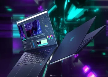 Dua laptop gaming Acer Predator Triton 14 AI dalam latar futuristik, satu terbuka menunjukkan layar dan keyboard, dan satu lagi tertutup sebagian untuk menonjolkan desainnya yang tipis.