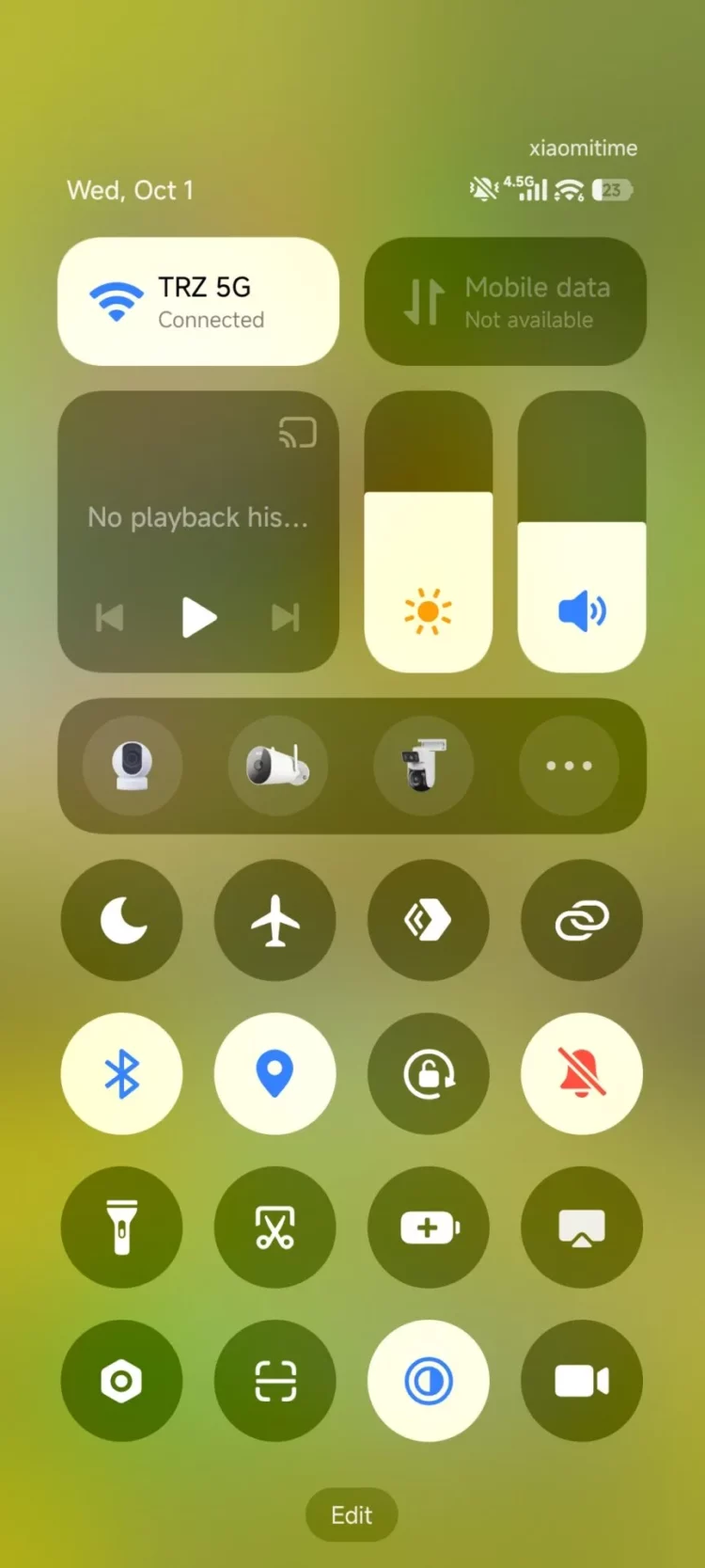 Tampilan Control Center pada Xiaomi HyperOS 3, yang menjadi bagian dari perbandingan HyperOS 3 vs iOS 26 dalam hal estetika dan kustomisasi.