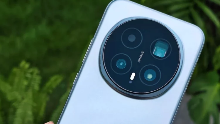 Tampilan close-up modul kamera belakang dari Honor Magic 8 yang akan segera meluncur secara global.