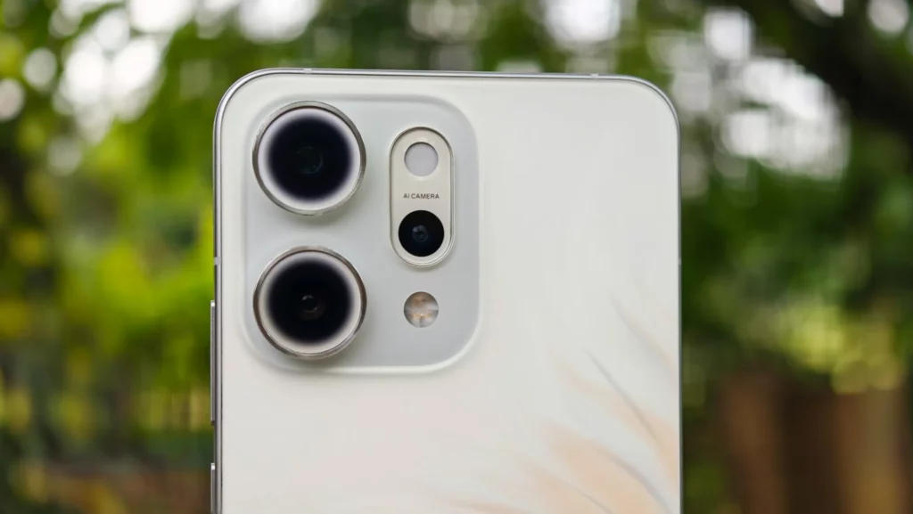 Tampilan close-up modul kamera seri Oppo Reno, sebagai ilustrasi untuk bocoran spesifikasi kamera pada Oppo Reno 15 Pro Max.