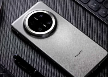 Bocoran desain bodi belakang Huawei Mate 80 dengan modul kamera bulat yang ikonik.