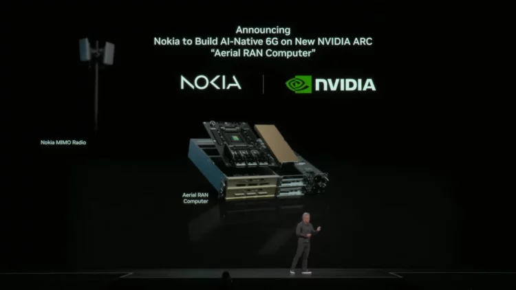 CEO NVIDIA Jensen Huang di panggung GTC 2025, mengumumkan proyek NVIDIA 6G bersama Nokia untuk membangun AI-RAN menggunakan platform NVIDIA ARC.