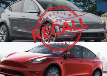 Kolase Tesla Model Y dan Model 3 dengan stempel "RECALL" merah besar, mengilustrasikan Tesla recall 13.000 unit akibat risiko tiba-tiba kehilangan tenaga.