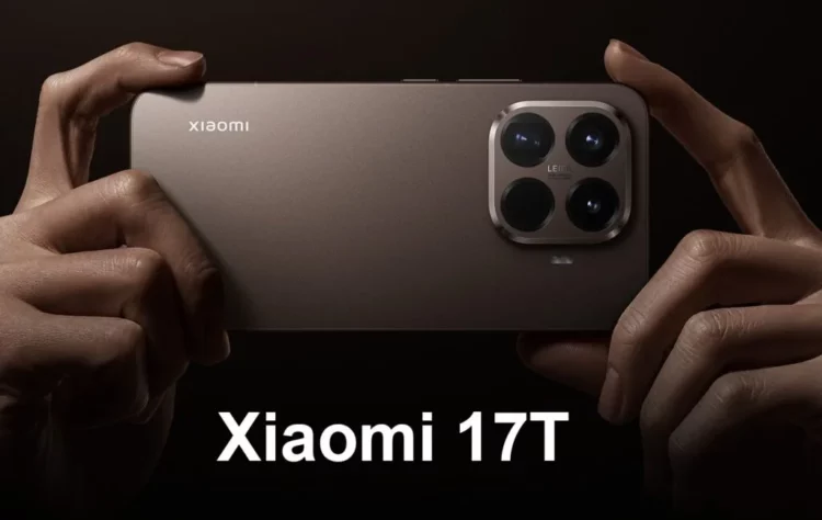 Dua tangan memegang render dari Xiaomi 17T, menunjukkan desain kamera belakangnya.