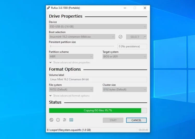 Screenshot langkah cara ganti Windows ke Linux: membuat USB installer Linux Mint Cinnamon menggunakan software Rufus untuk burn file ISO.