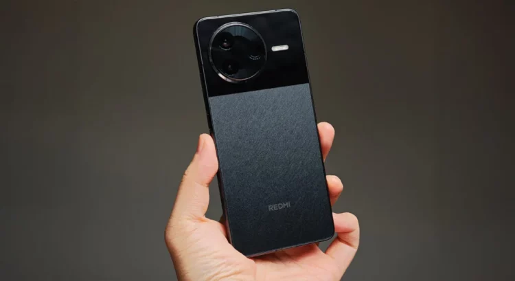 Ilustrasi desain Poco F8 Ultra global, yang diperkirakan merupakan rebrand dari Redmi, menampilkan bodi hitam elegan dan modul kamera modern.