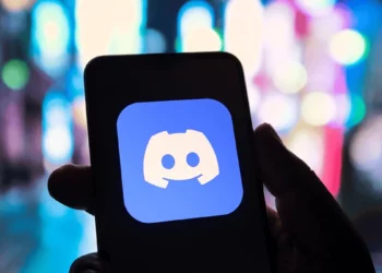 Logo aplikasi Discord di layar smartphone, sebagai ilustrasi berita mengenai data Discord bocor yang mengancam privasi jutaan pengguna.