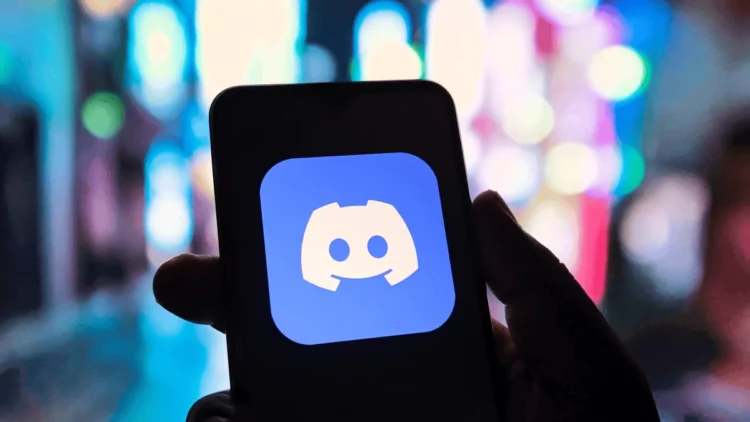 Logo aplikasi Discord di layar smartphone, sebagai ilustrasi berita mengenai data Discord bocor yang mengancam privasi jutaan pengguna.