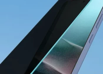 Ilustrasi fitur Galaxy S26 Ultra 'Privacy Display' yang membuat layar menjadi gelap saat dilihat dari samping untuk mencegah orang mengintip.