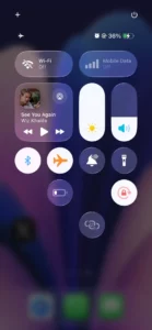 Tampilan Control Center pada Apple iOS 26, yang dibandingkan dengan HyperOS 3 dalam pertarungan fitur HyperOS 3 vs iOS 26.