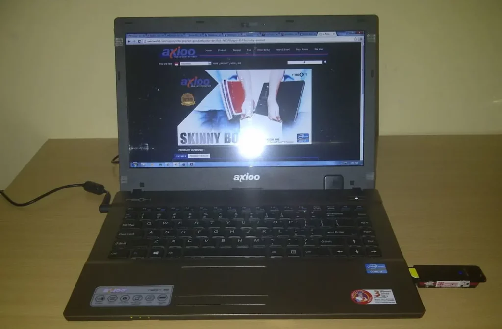 Foto laptop Axioo model lama era 2010-an yang menjadi bukti kesuksesan awal brand laptop lokal ini di Indonesia.