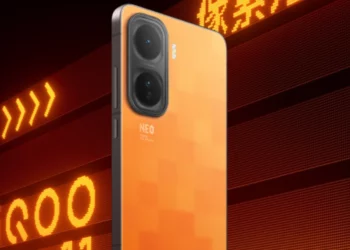 HP gaming iQOO Neo11 varian Pixel Orange resmi rilis, menampilkan desain bodi dan modul kamera ganda yang ditenagai Snapdragon 8 Elite.