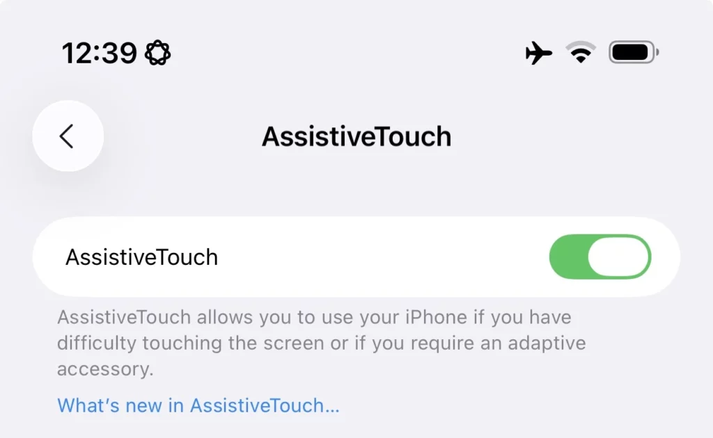 Screenshot pengaturan iPhone yang menunjukkan cara mengaktifkan toggle AssistiveTouch, yang merupakan langkah 1 untuk mengatasi iPhone 17 Pro lemot.