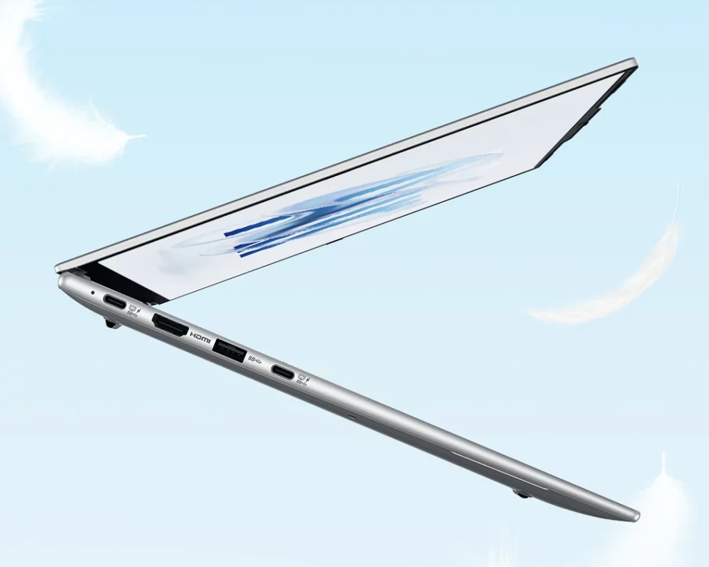 Tampilan samping Lecoo Air 16 yang tipis 10mm, menyorot kelengkapan port HDMI full-sized dan USB Type-A.