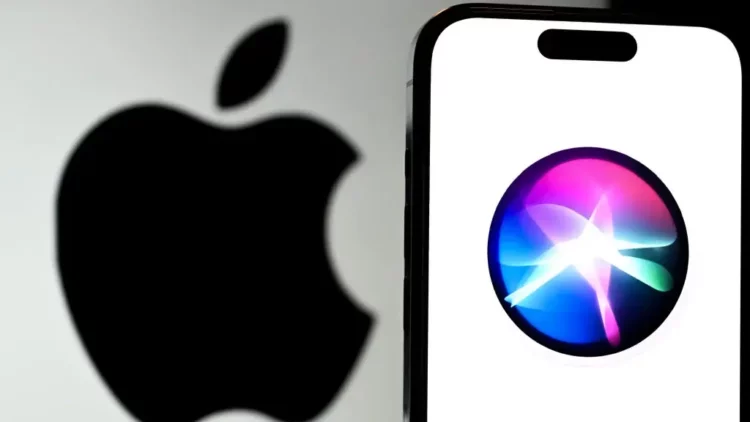 Logo Apple di samping ikon AI Siri baru di iPhone, mengilustrasikan bocoran performa lemot di iOS 26.4.