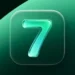 Logo angka "7" dalam desain glassmorphism berwarna hijau neon, merepresentasikan sistem operasi Realme UI 7.0.