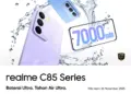 Tampilan belakang smartphone Realme C-Series berwarna biru dengan desain garis-garis yang futuristik.