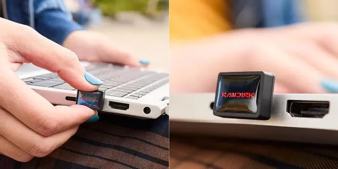 Perbandingan visual dua close-up: tangan mencolokkan flash drive mini ke laptop (kiri) dan flash drive yang terpasang (kanan).