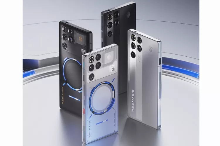 Empat unit smartphone gaming RedMagic 11 Pro dengan posisi yang berbeda-beda, menonjolkan detail modul kamera dan desain panel belakang yang futuristik dan teknis.