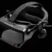 Tampilan detail headset VR hitam, yang diduga sebagai Steam Frame atau headset VR generasi terbaru Valve, dengan latar belakang gelap.