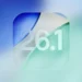 Logo visual angka "26.1" dengan desain glassmorphism di atas latar belakang blur gradasi biru dan hijau, merepresentasikan update sistem operasi iOS 26.1.