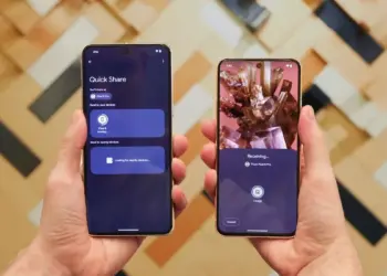 Tampilan smartphone Android dengan fokus pada ikon konektivitas atau fitur berbagi, menyoroti fungsi Quick Share.