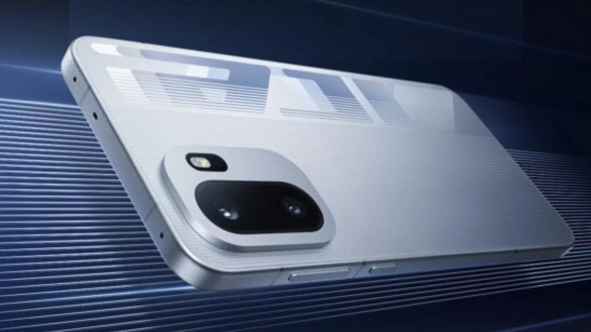 Tampilan smartphone OnePlus Ace 6T dari sudut 45 derajat, menonjolkan layar dan desain keseluruhan yang premium.