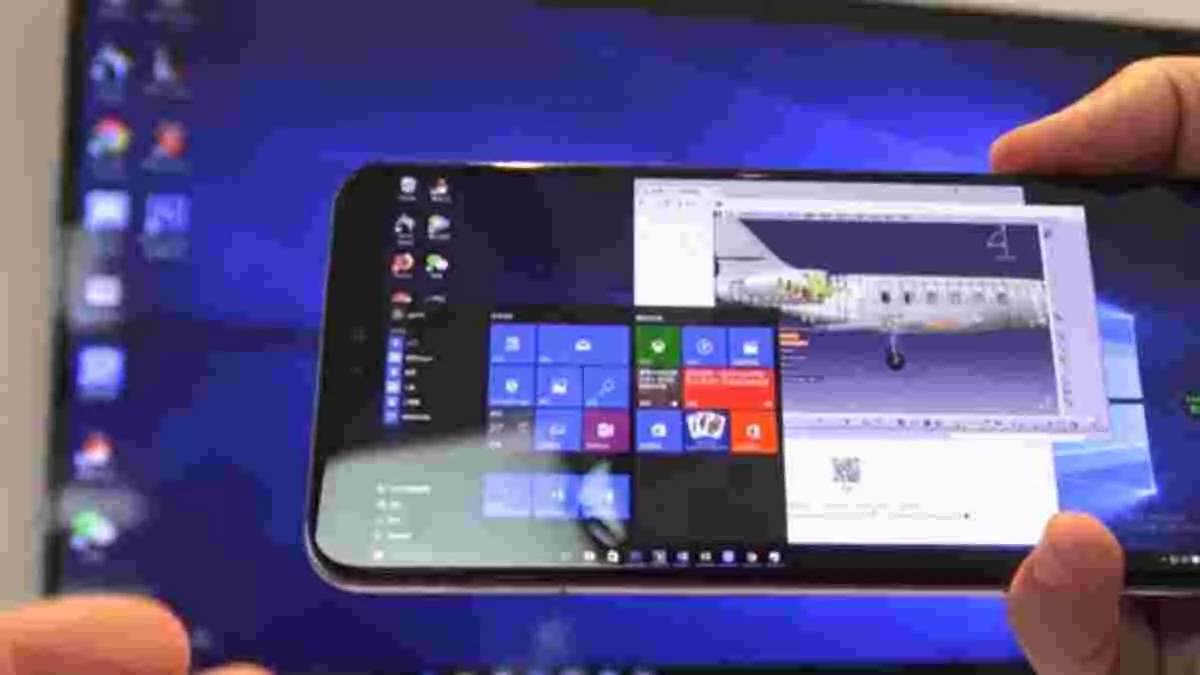Ilustrasi smartphone Xiaomi yang terhubung ke monitor eksternal, menampilkan interface mode desktop, berkat Fitur Google Terbaru.