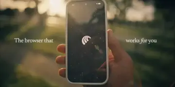 Tampilan interface aplikasi AI Comet di smartphone Android, siap menerima perintah atau prompt dari pengguna.